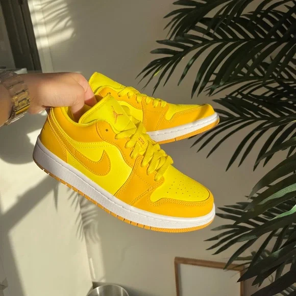 Jordan 1 Low - Picture 3 of 11